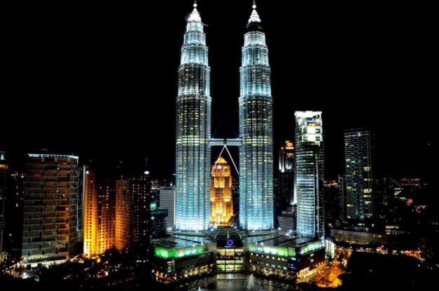 9 Pilihan Hotel Bintang 5 Dekat Petronas Twin Towers 